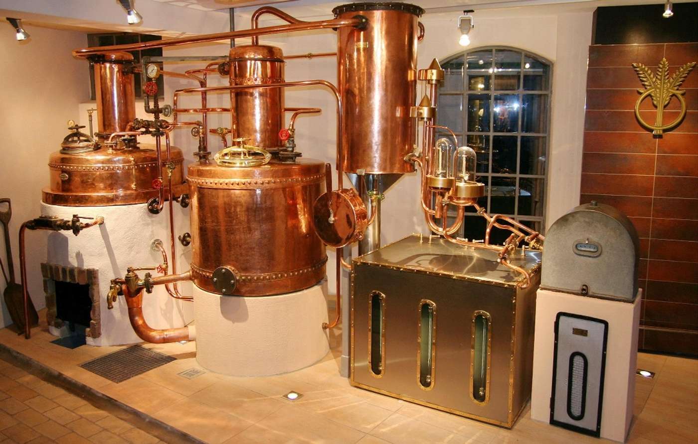 Historische Destillerie mit regionalen Spezialitäten