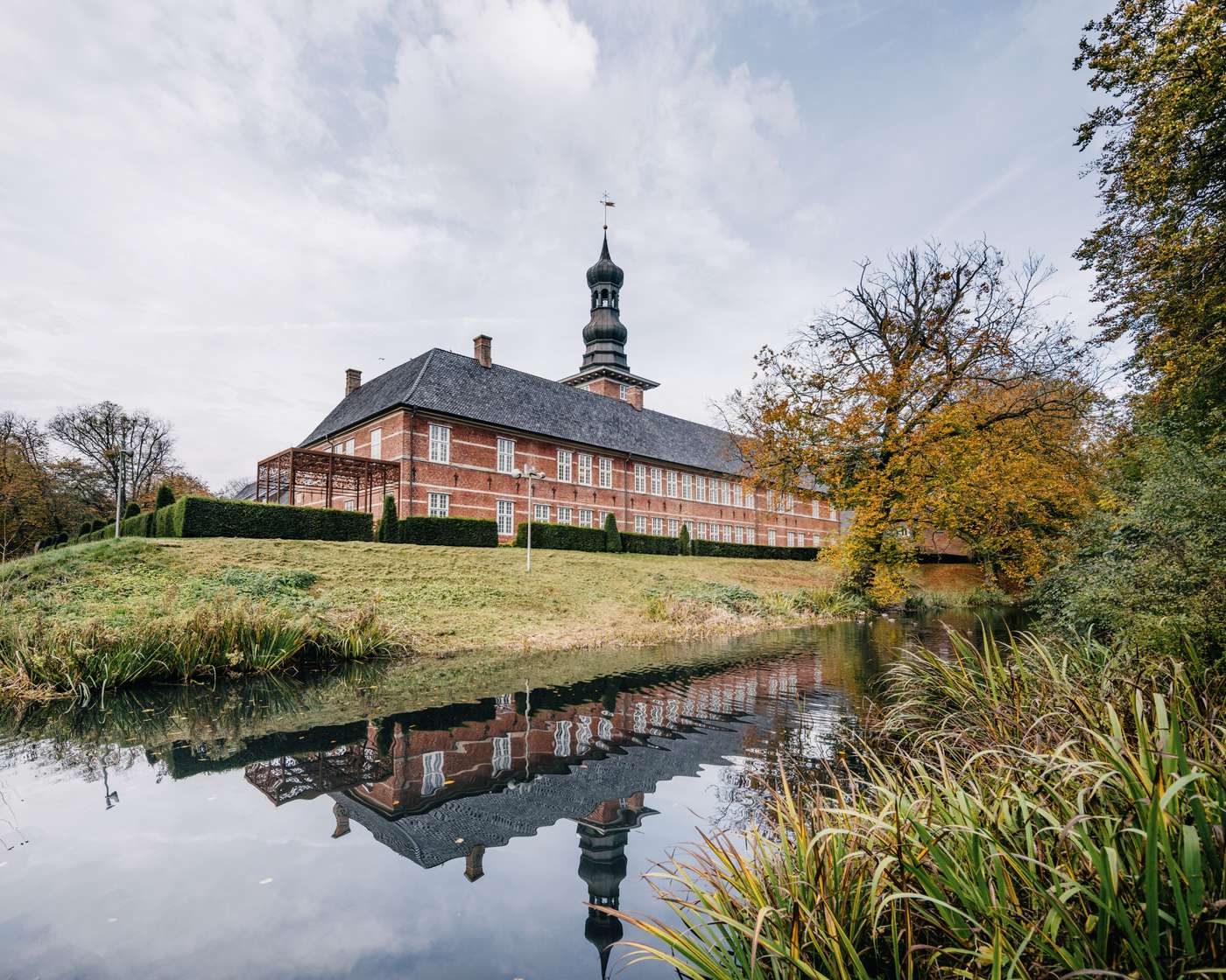 Erlebe die historische Eleganz von Husums Schloss
