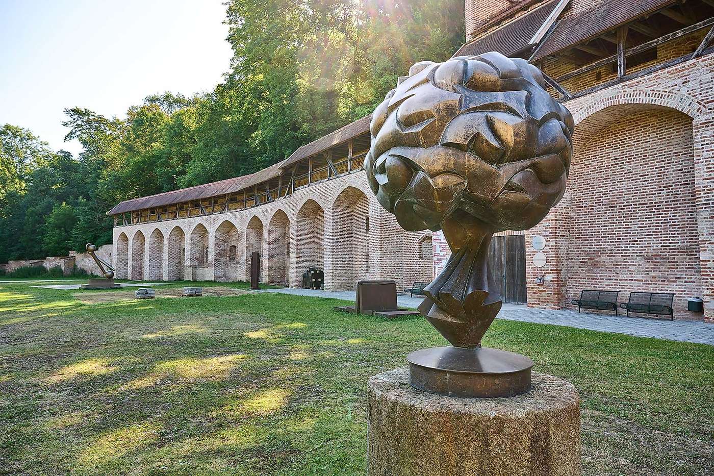 Kunst von Fritz Koenig entdecken