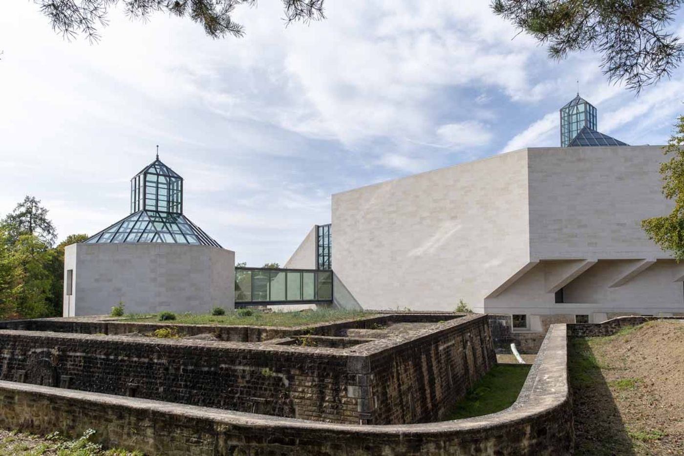 Moderne Kunst trifft futuristische Architektur im Herzen Europas