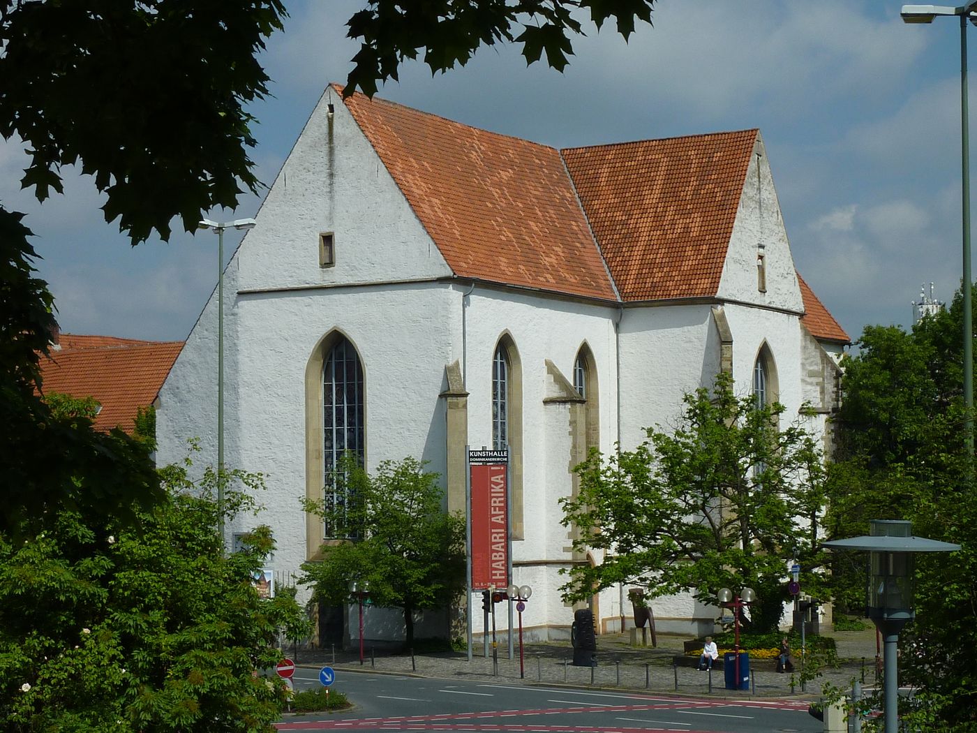 Moderne Kunst in historischem Gemäuer