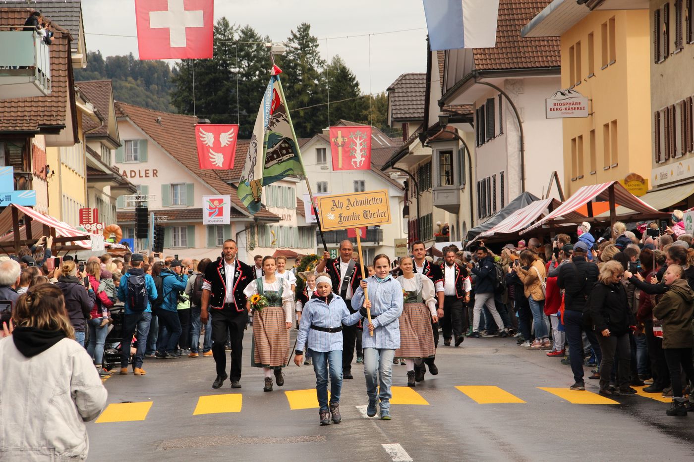 Traditionelles Volksfest erleben