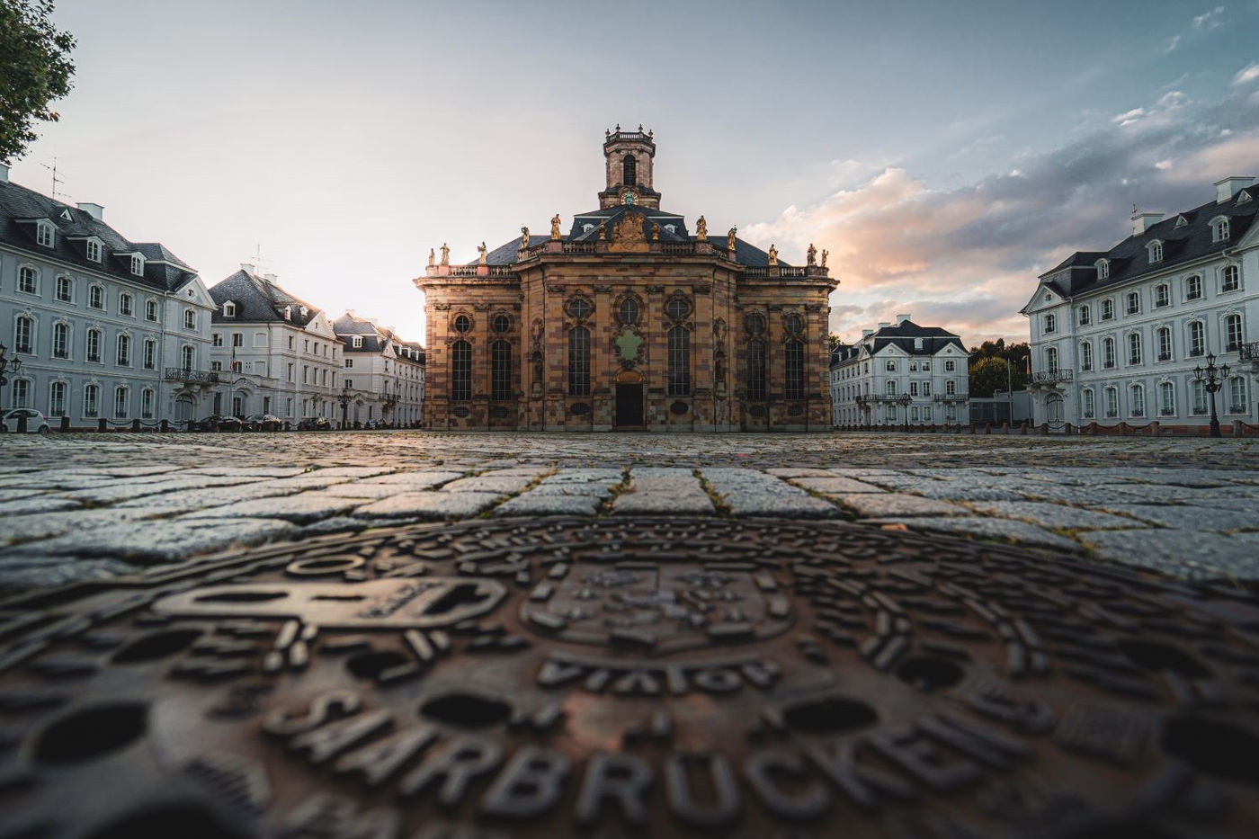 Bewundere die prächtige Ludwigskirche