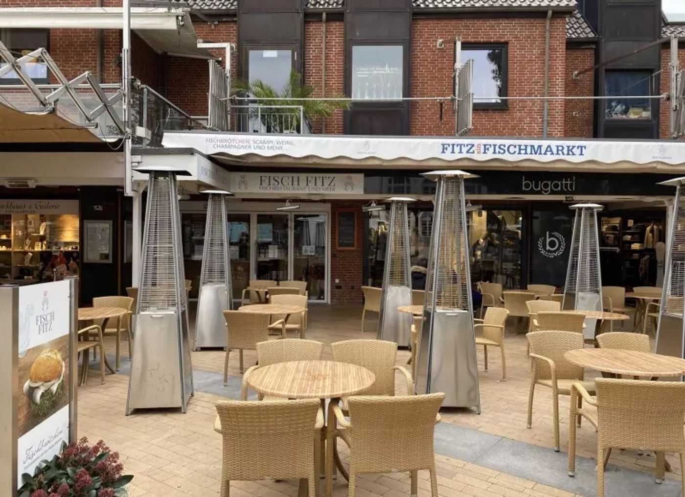 Genieße Kaffee und Kuchen am Timmendorfer Platz