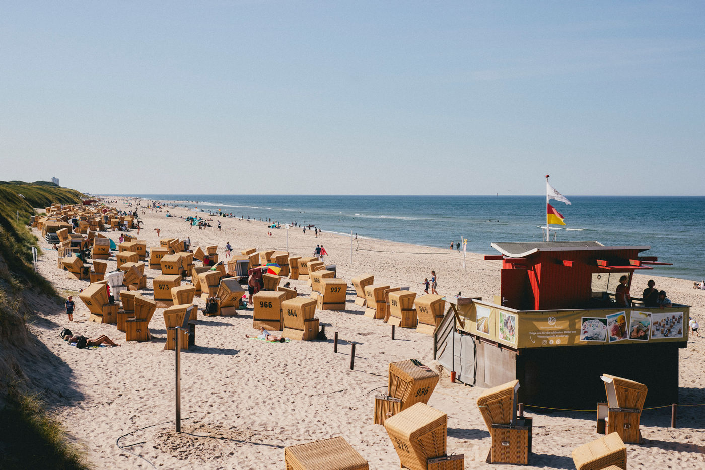 Endlose Spaziergänge am weißen Sandstrand