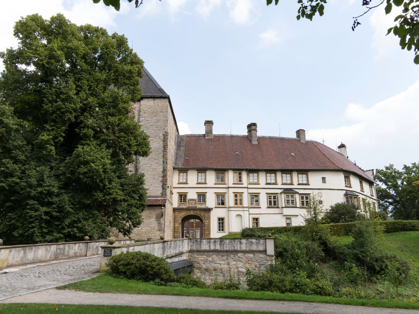 Historische Entdeckungstour durch ein majestätisches Schloss und seine Gärten