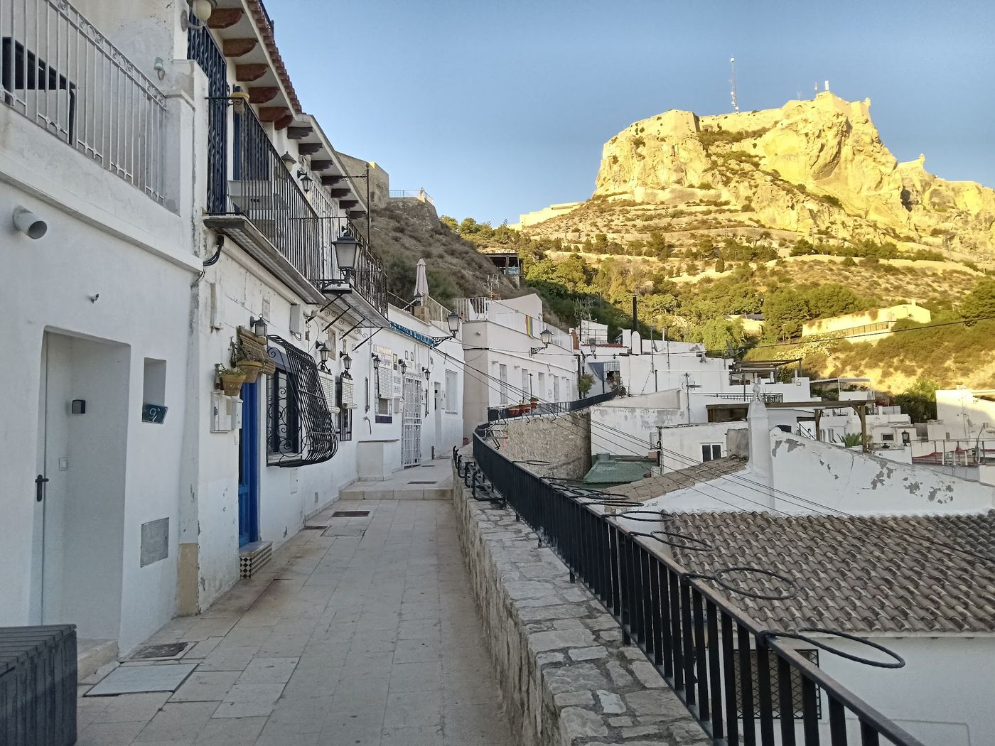 Entdecke das charmante Viertel Alicantes