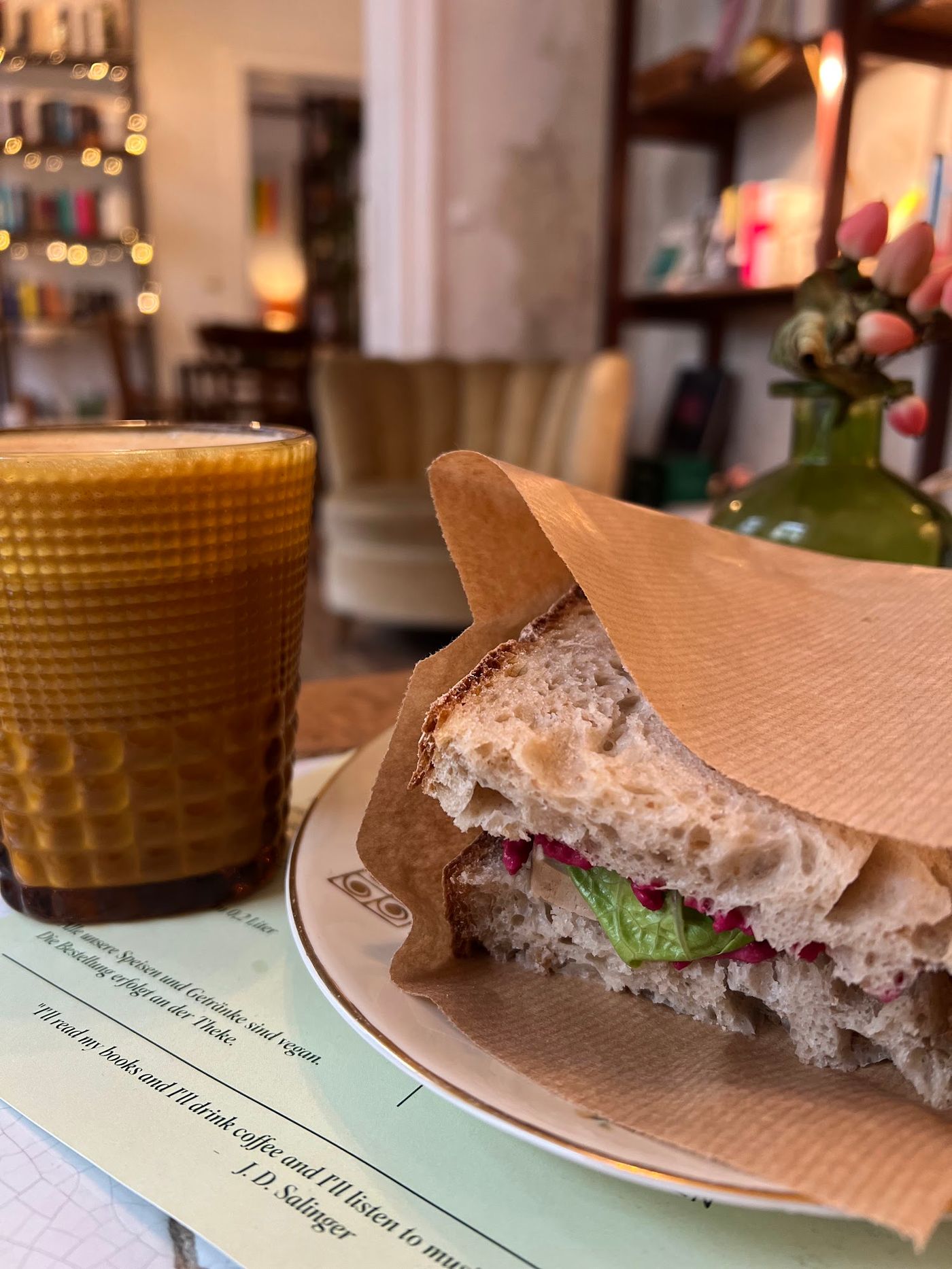 Lesen & Genießen im Büchercafé