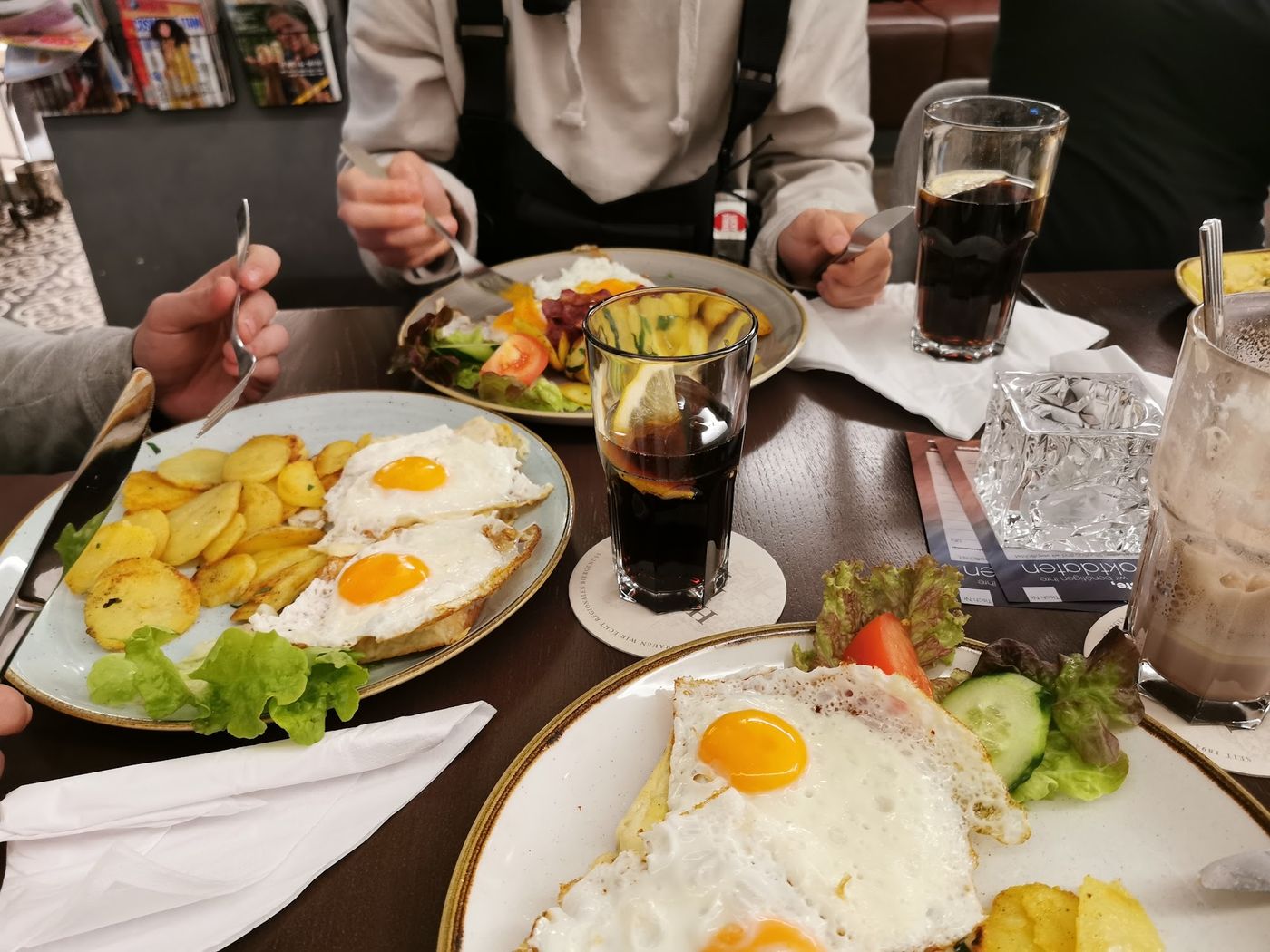 Gemütliche Kaffeepause im charmanten Innenhof