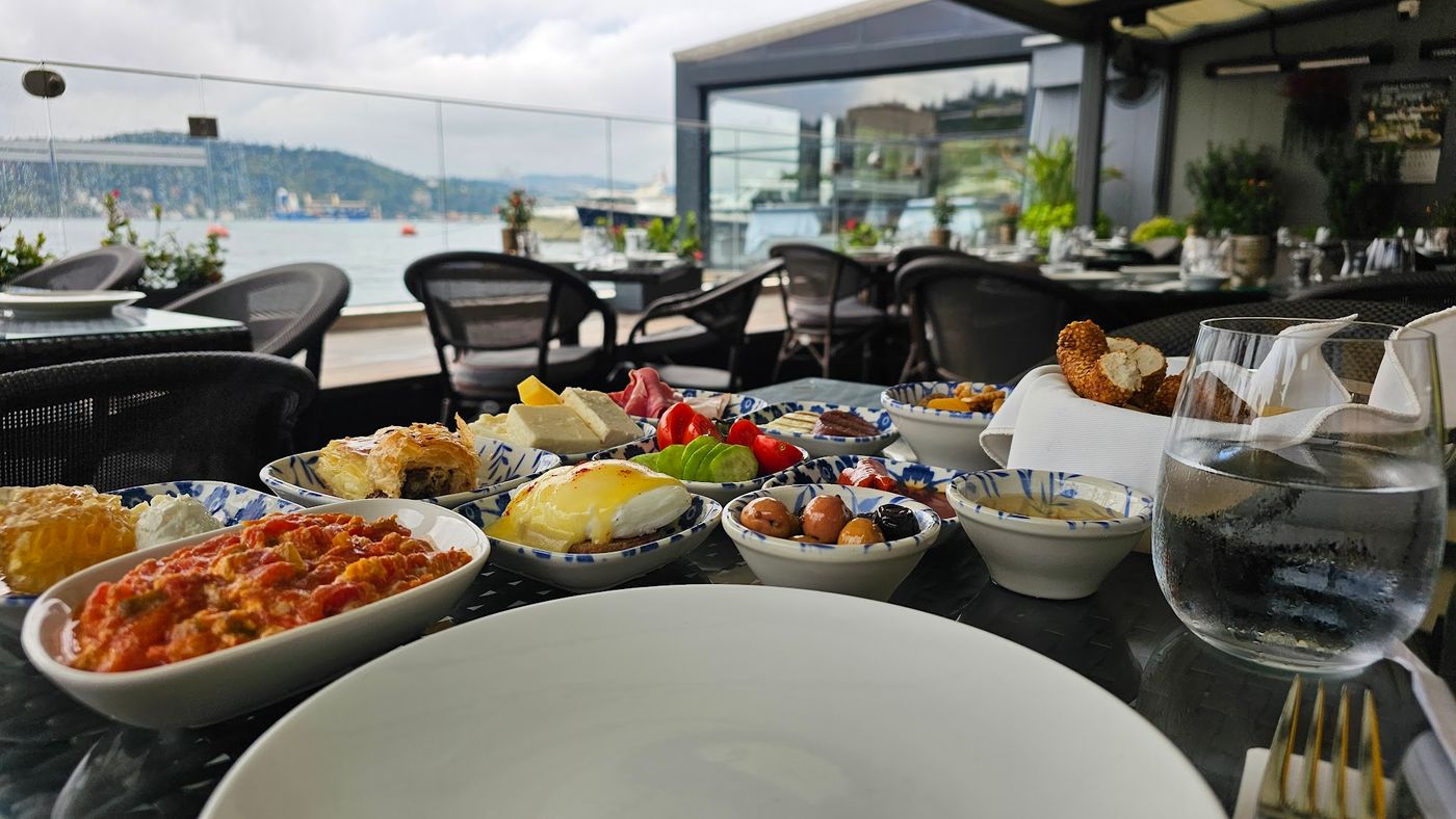 Aussichtsreich speisen am Bosphorus