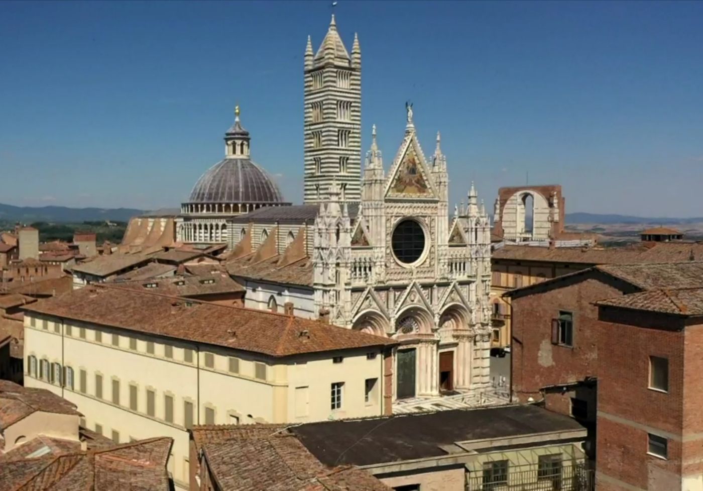 Tauche ein in die mittelalterliche Atmosphäre von Siena