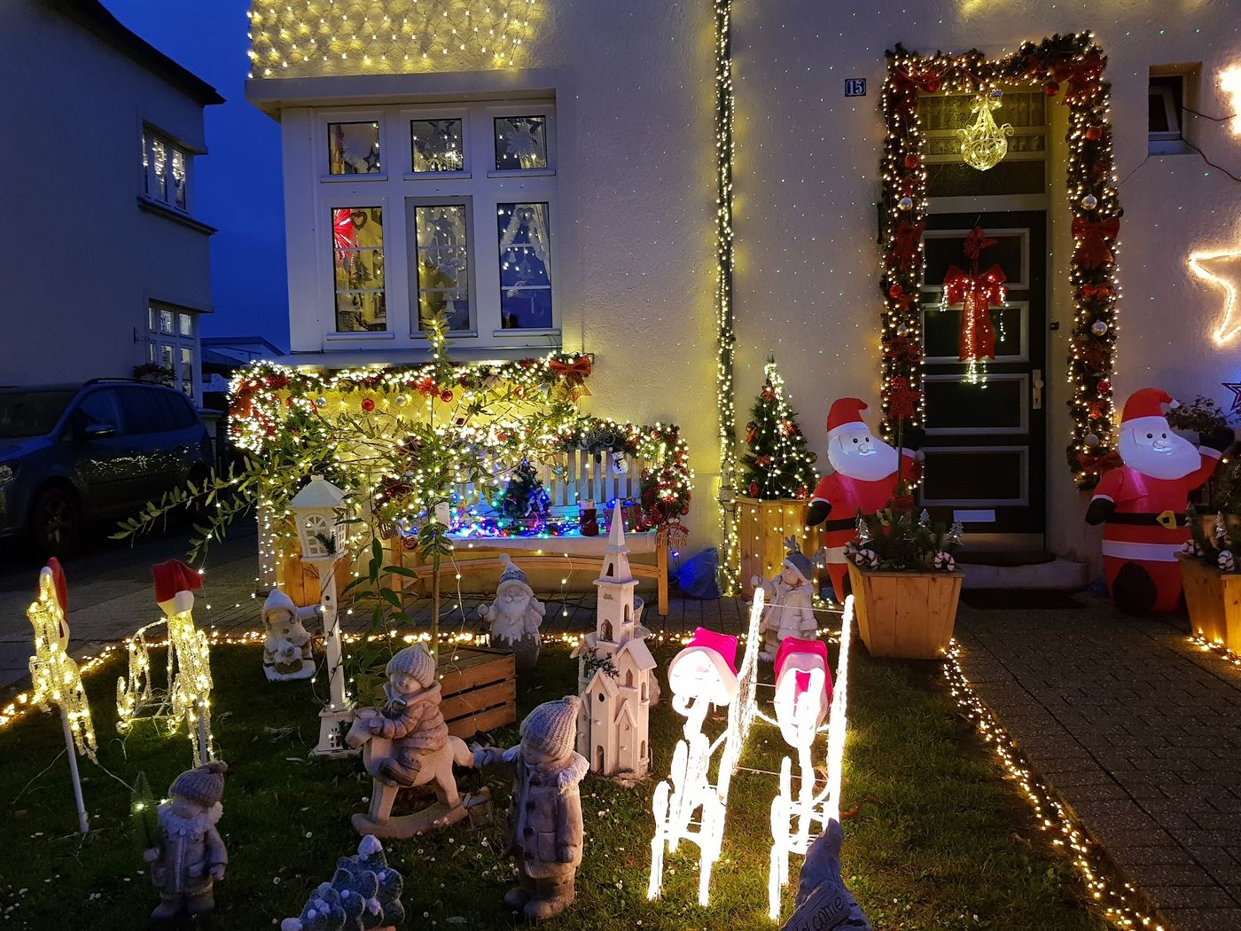 Bestaune festliche Beleuchtung in der Vorweihnachtszeit