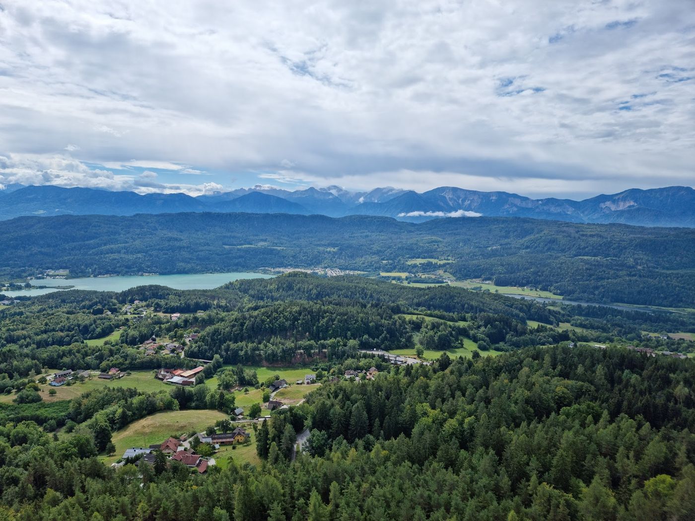 Atemberaubende Aussichten vom weltweit höchsten Holzturm