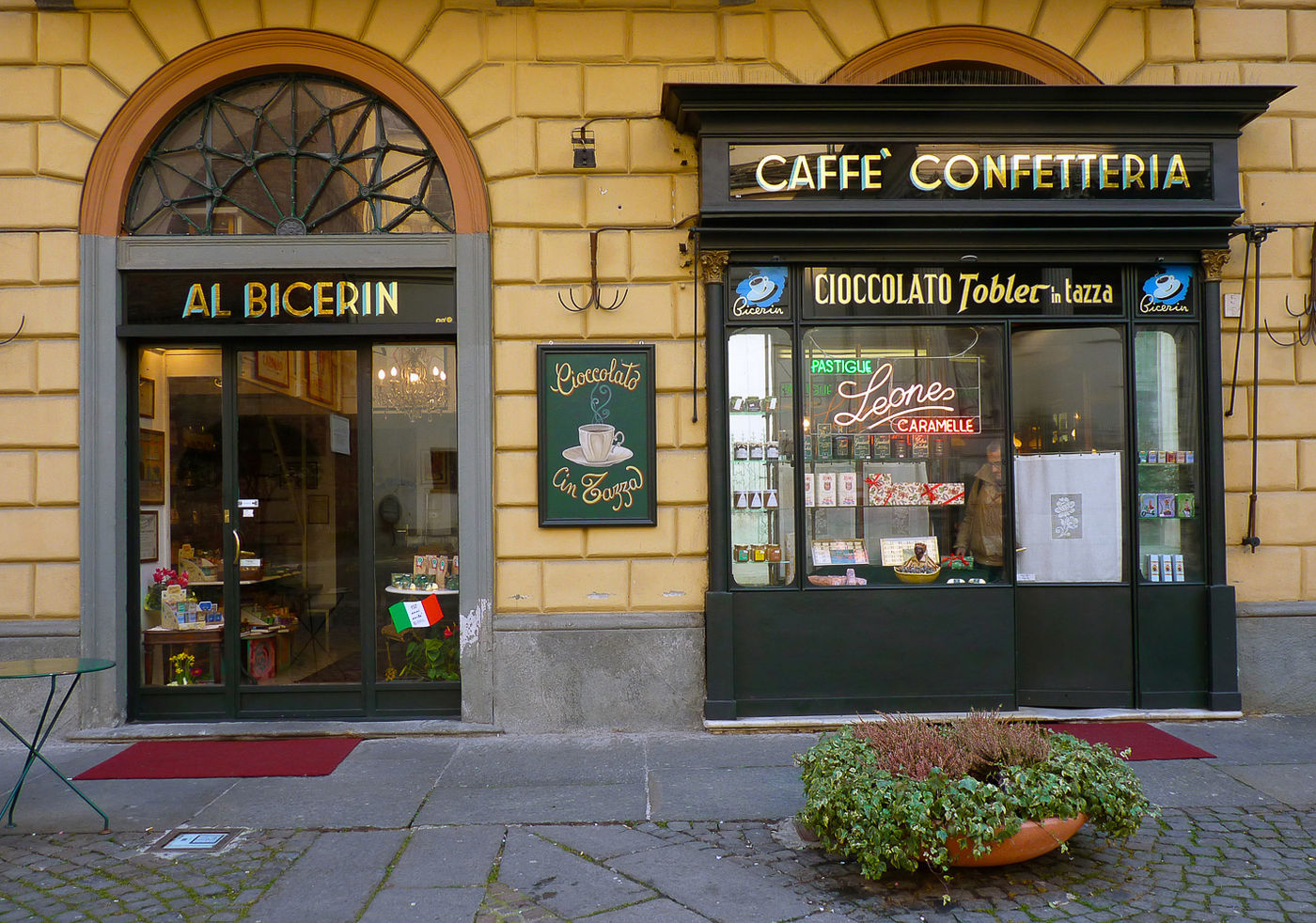 Traditionellen Turiner Kaffee genießen