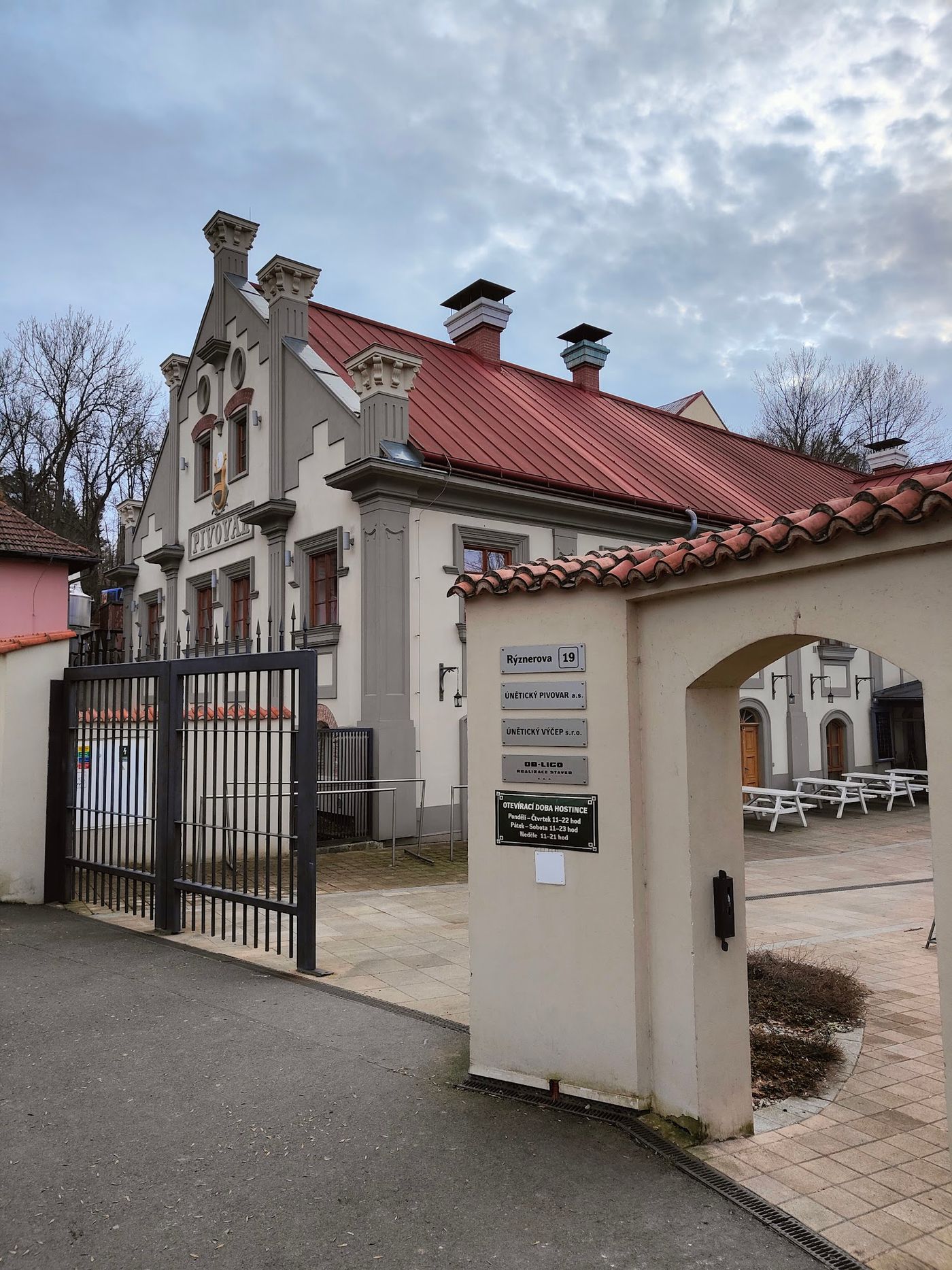 Bier und Essen in Únětice