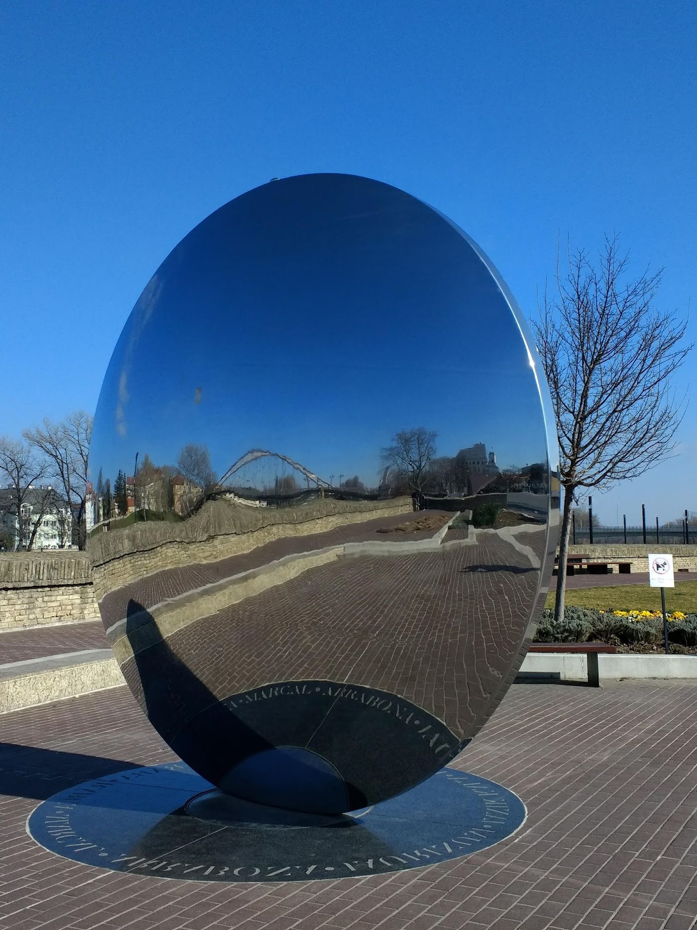 Genieße den Panoramablick von der Kossuth Brücke