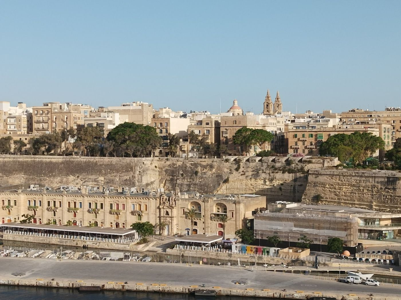 Farbenfrohes Fest am Valletta Waterfront