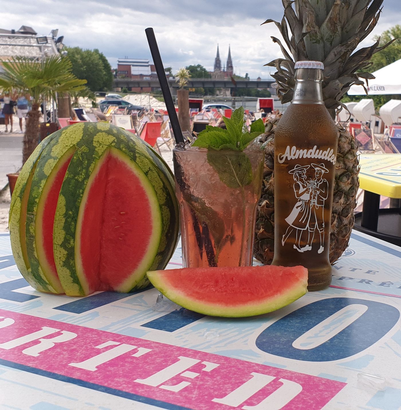 Strandfeeling an der Donau mit elektronischer Musik