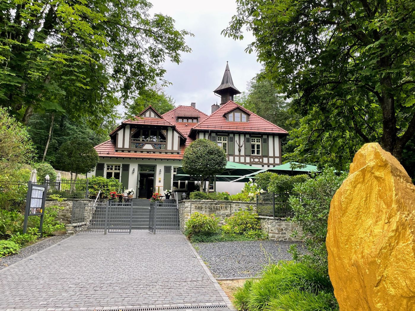 Speisen in historischer Waldlage