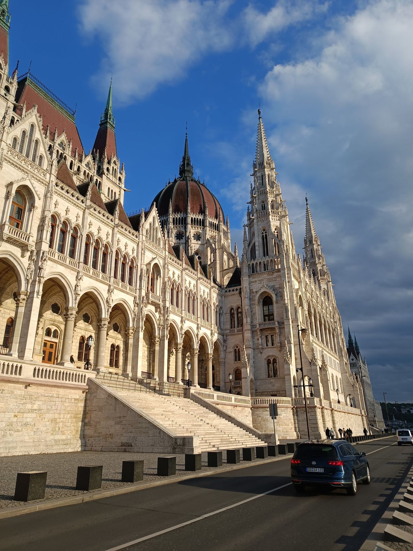 Bestaune eines der beeindruckendsten Gebäude Europas