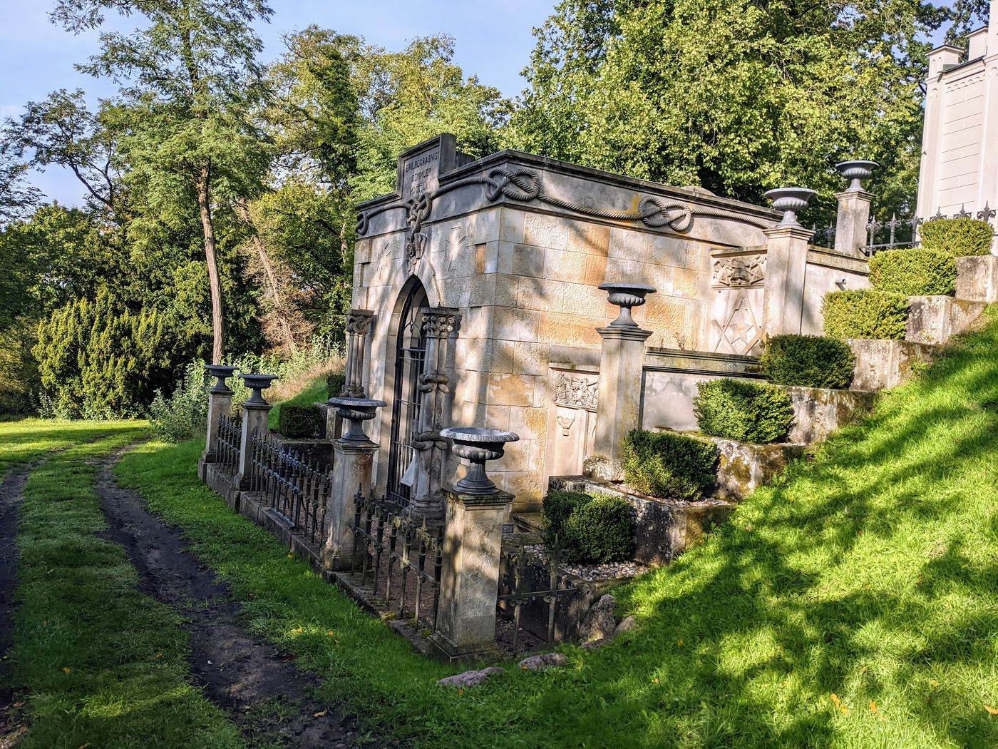 Stille Momente auf dem historischen Friedhof