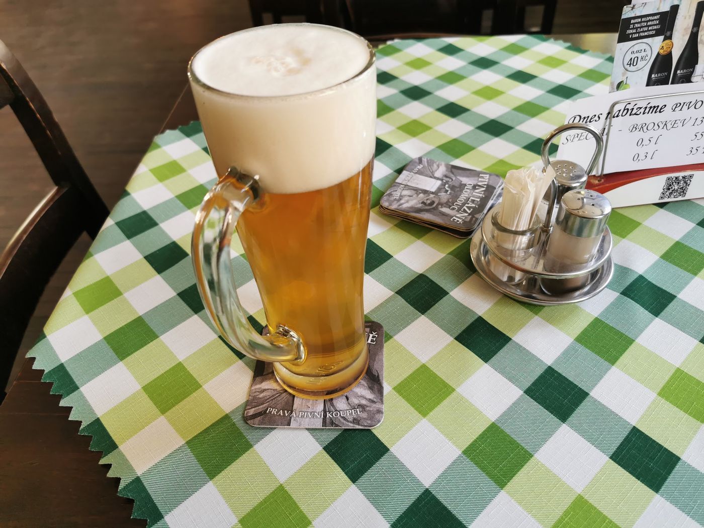 Lokales Bier in uriger Atmosphäre