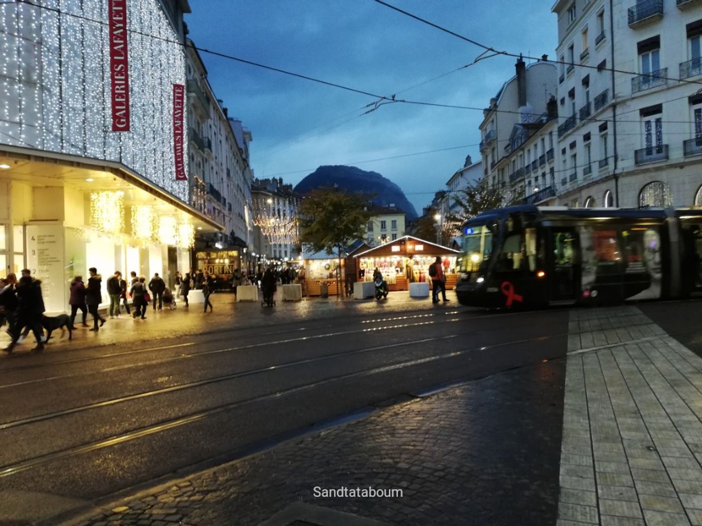 Lebendiges Herz von Grenobles Altstadt