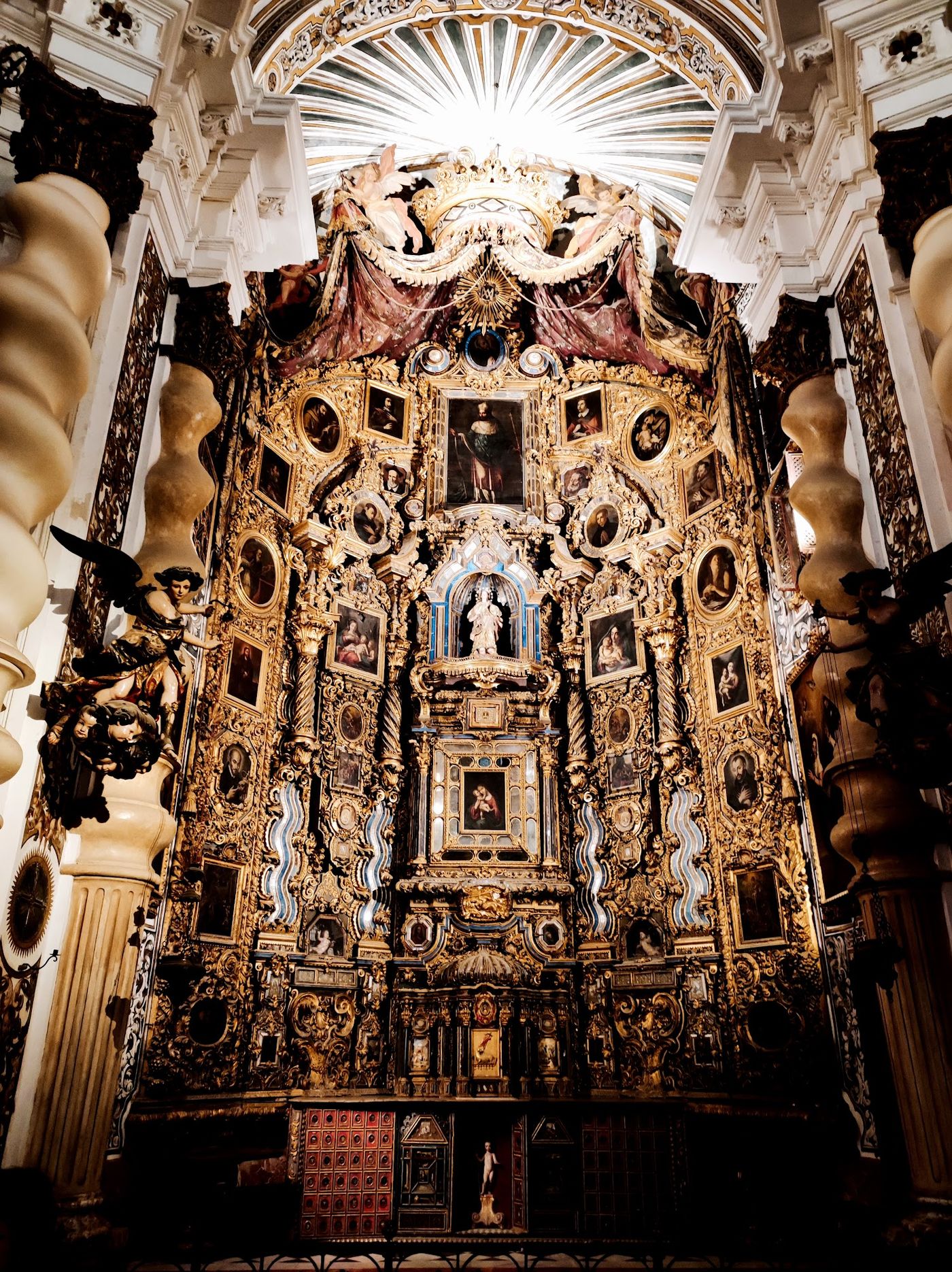 Barocke Pracht in versteckter Kirche entdecken