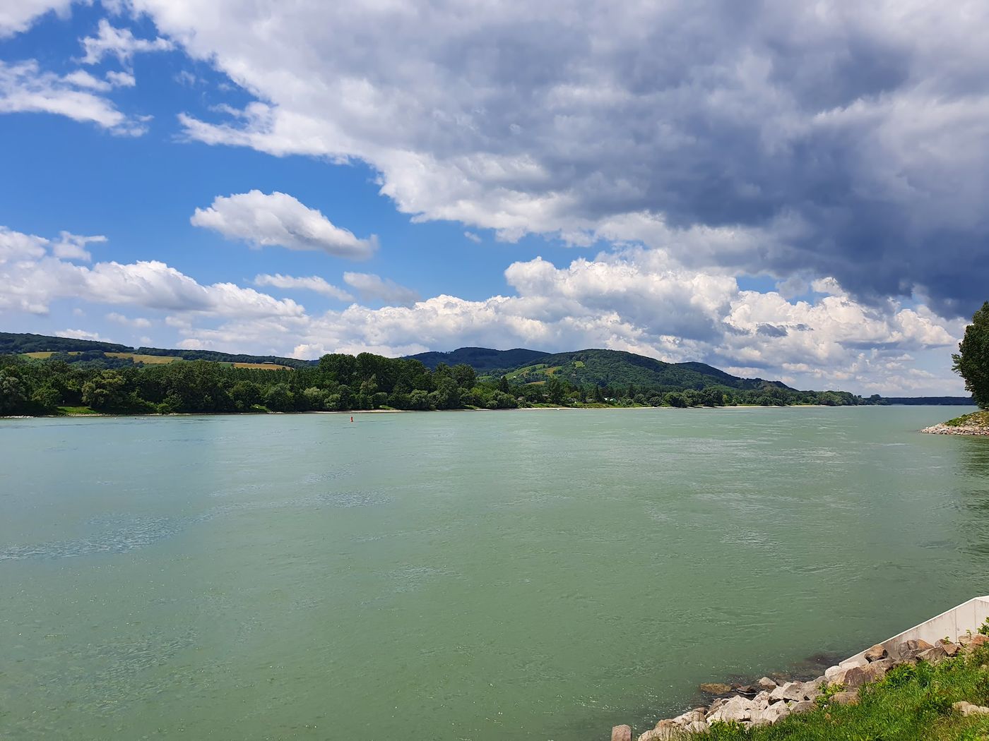 Wassersport und Erholung an der Donau