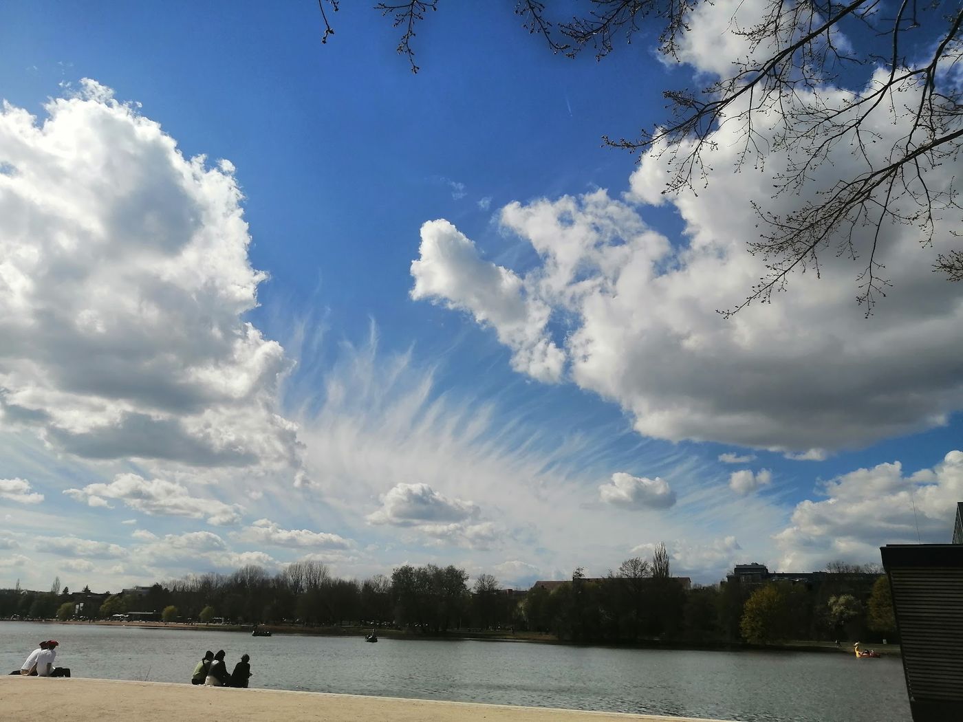 Entspannung und Aktivität am Wasser