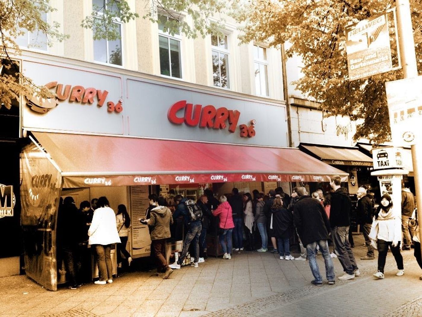 Berlins berühmte Currywurst probieren