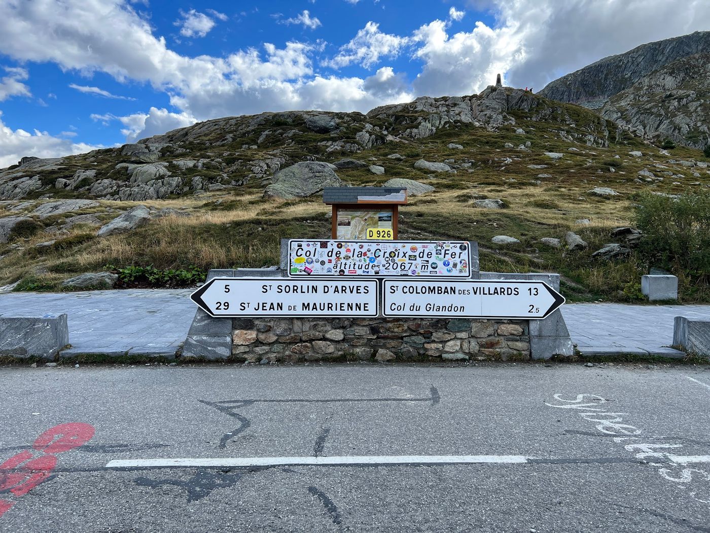 Spektakuläre Passstraße in den Alpen