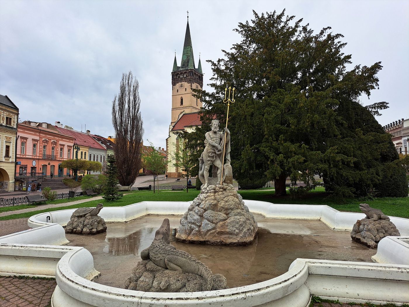 Historisches Wahrzeichen am Park