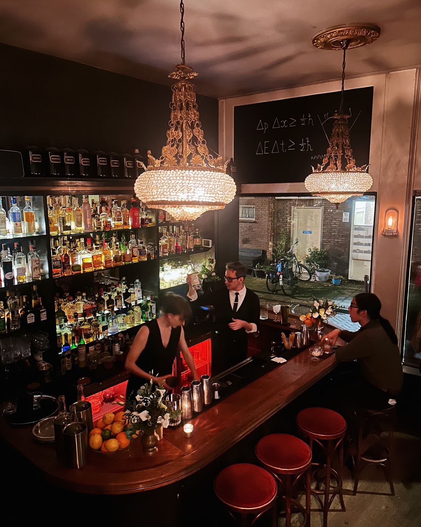 Cocktails mit Stil in versteckter Bar