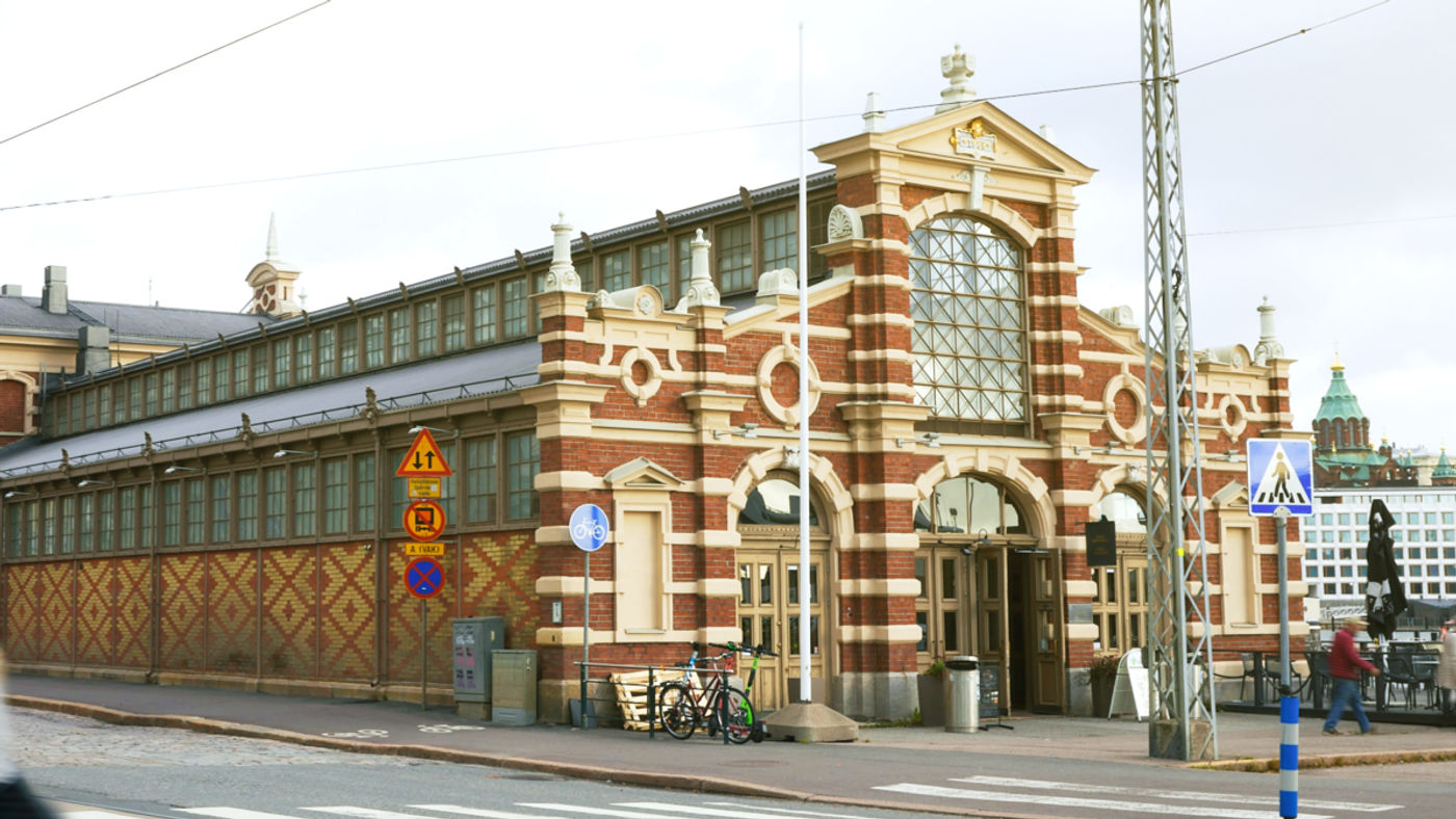 Historischer Markt mit lokalen Delikatessen