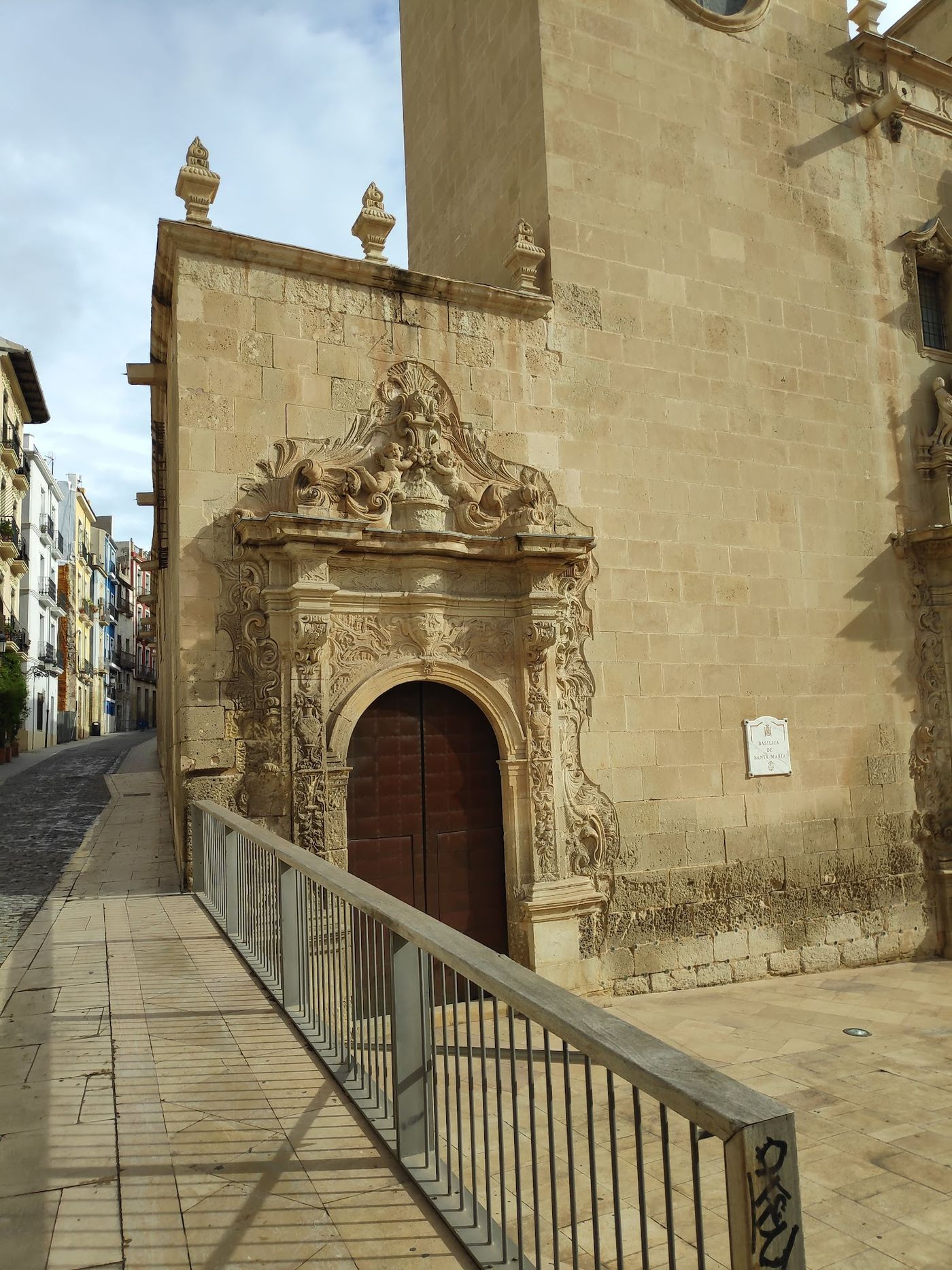 Bewundern Sie Alicantes älteste Kirche