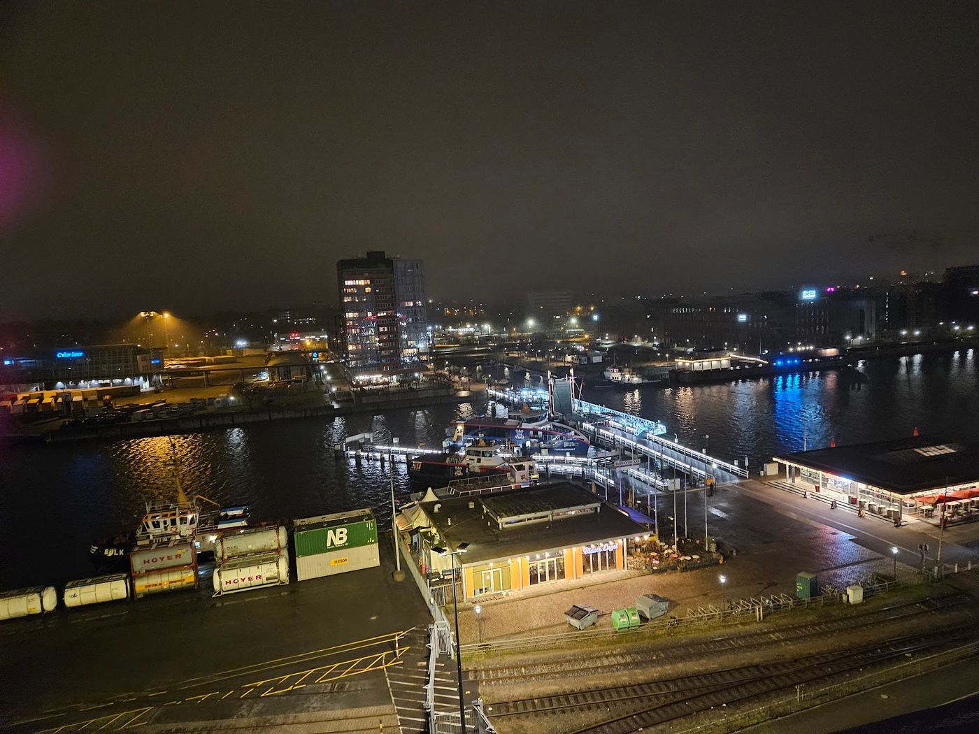 Cocktails mit Aussicht über Kiel