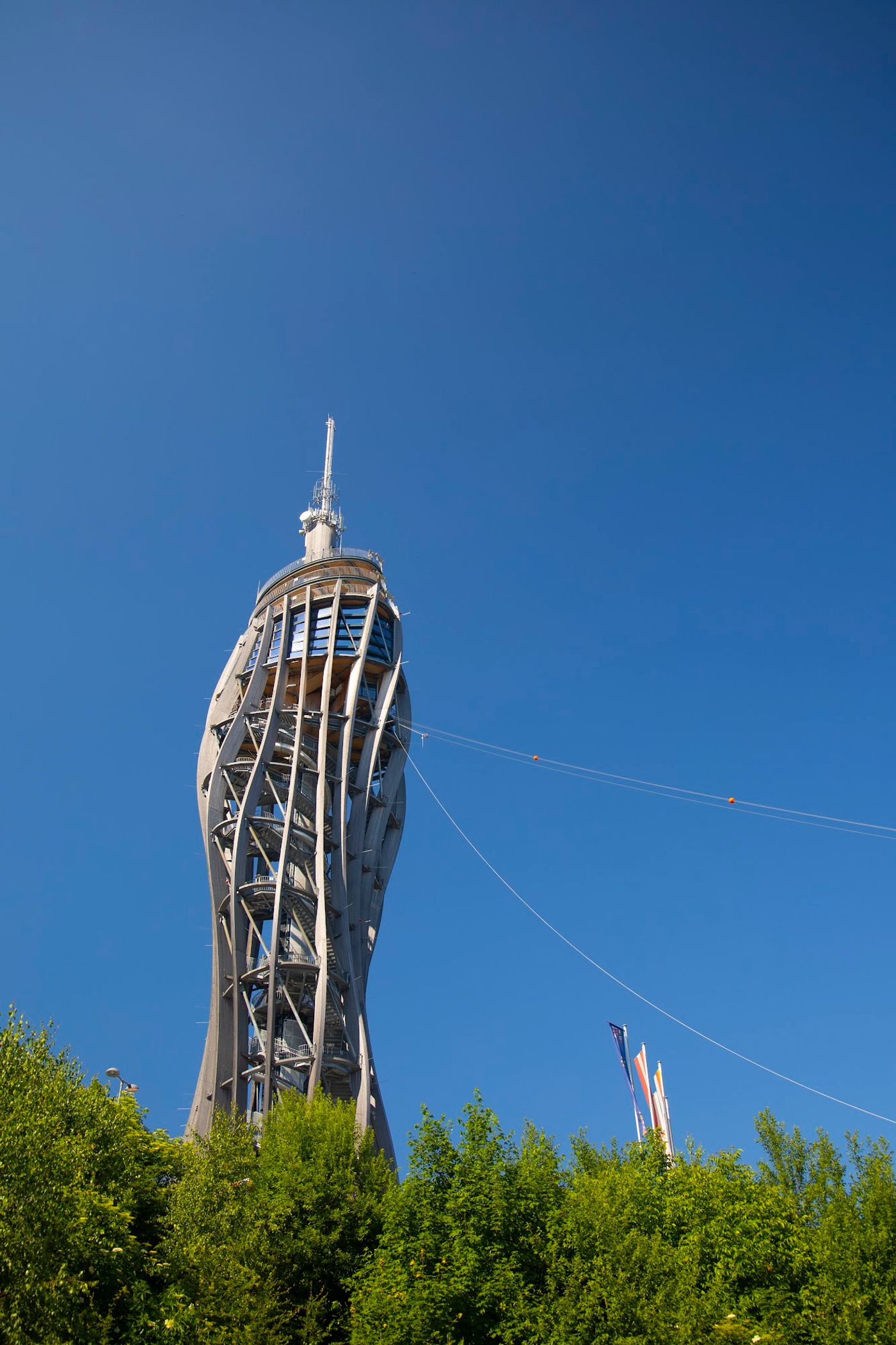 Atemberaubende Aussichten vom weltweit höchsten Holzturm