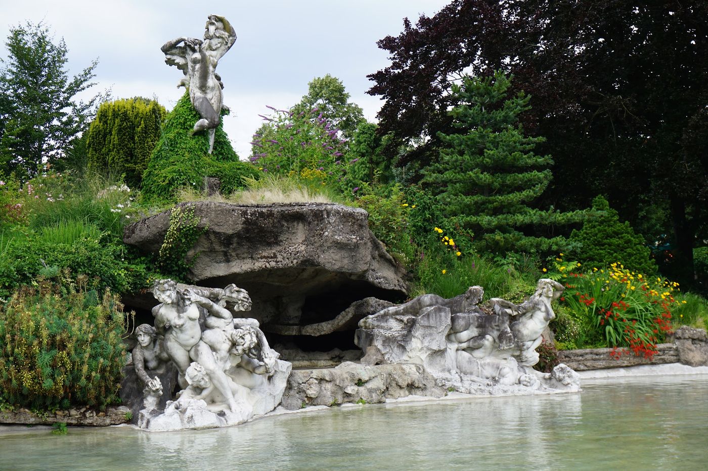 Familienfreundlicher Park mit Spielplätzen