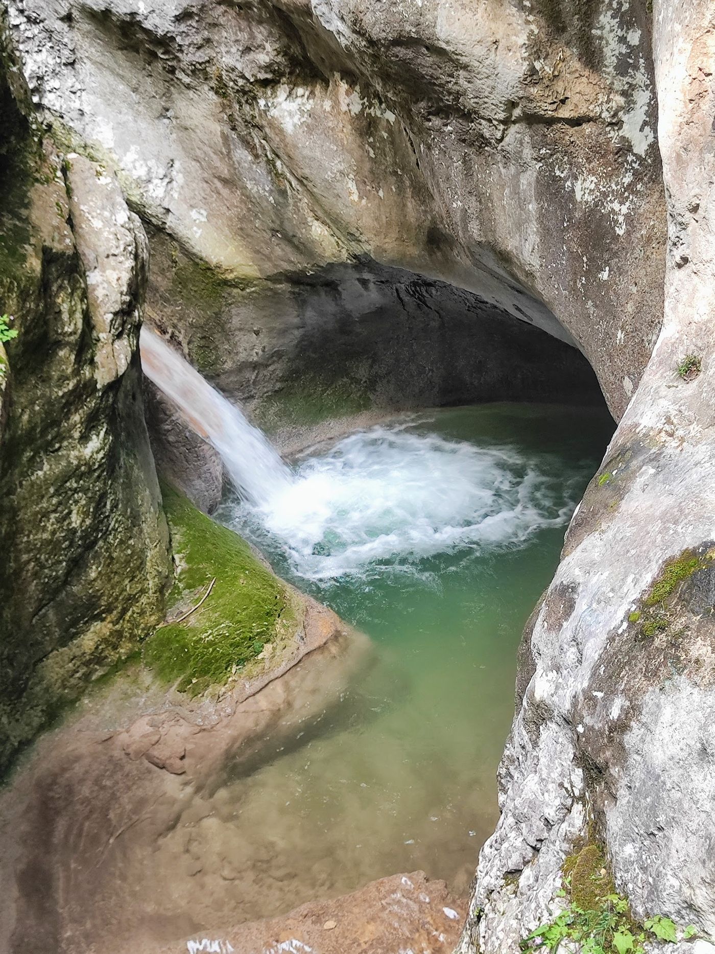 Wandern durch magische Wasserfälle