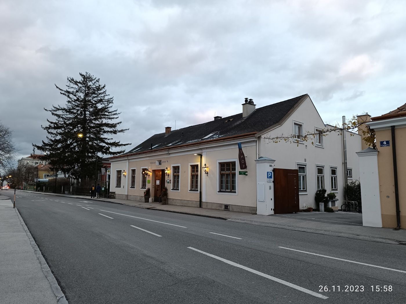 Traditionelle Weine und lokale Küche