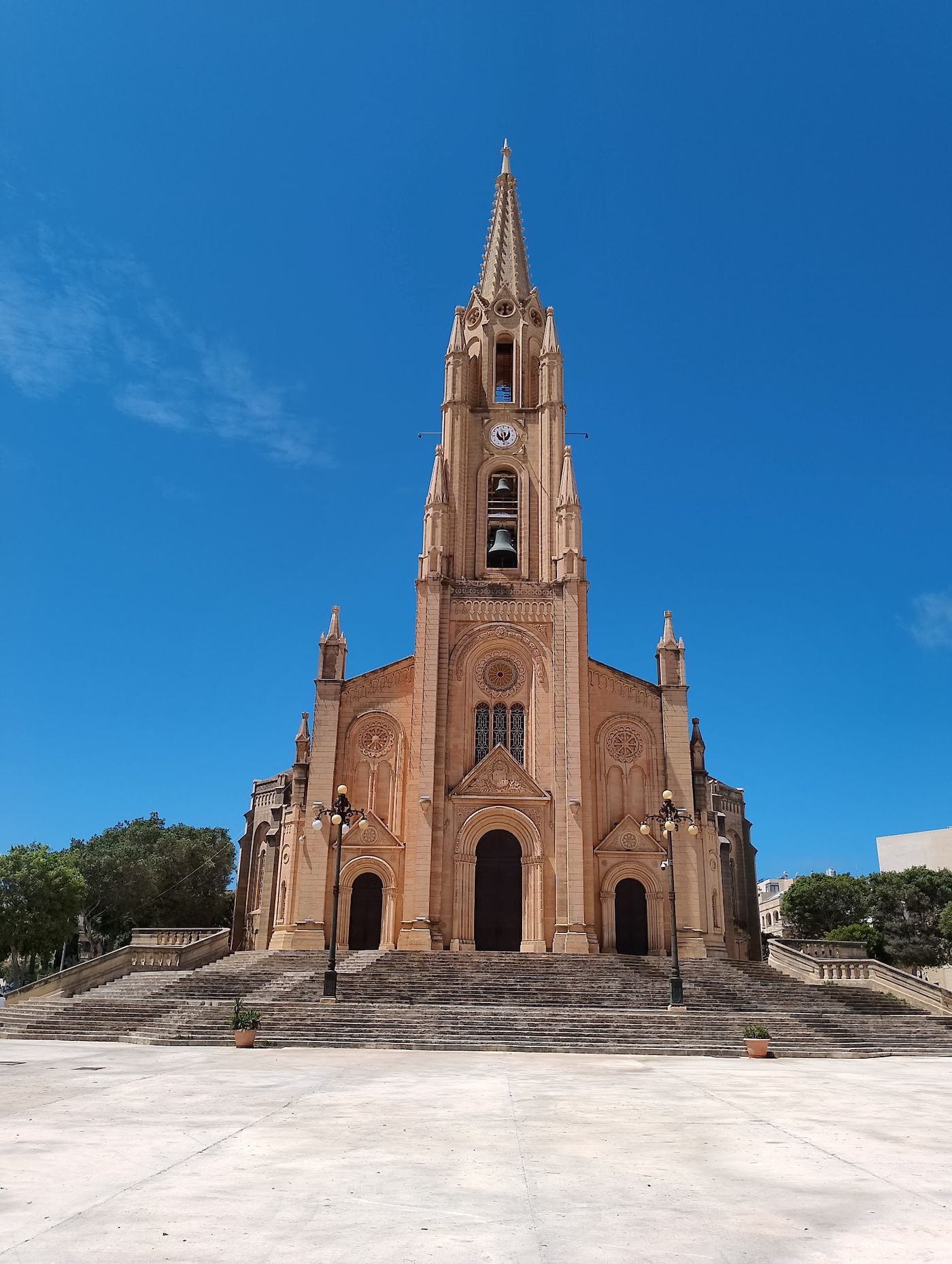 Beeindruckende Kirche im Herzen von Għajnsielem