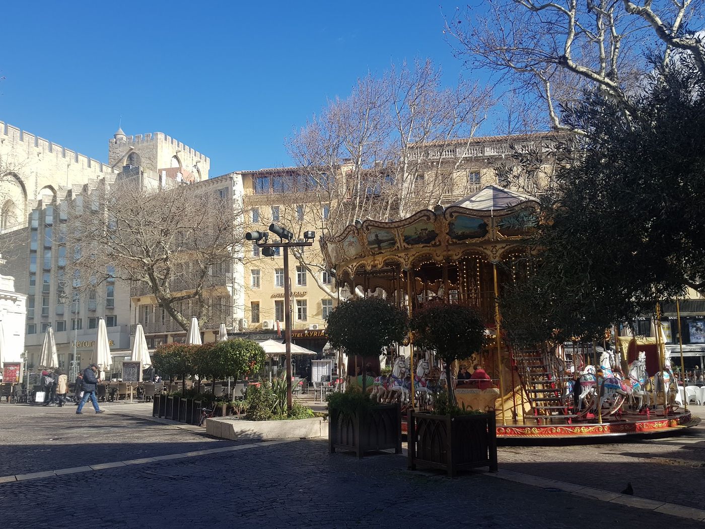 Lebendiges Herz Avignons erleben