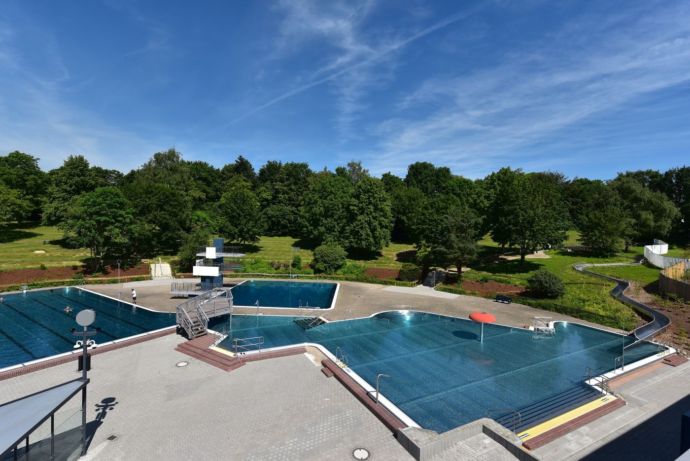 Spritzige Erfrischung im Freibad Stommeln