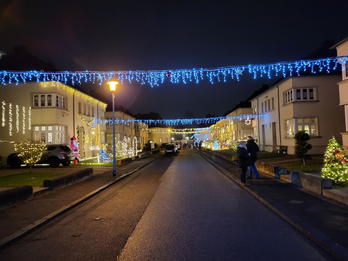 Bestaune festliche Beleuchtung in der Vorweihnachtszeit