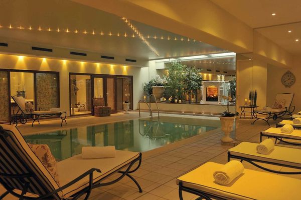 Luxuriöses Schlosshotel im Grünen