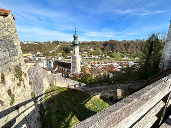 Genieße Kaffee und Mittag in gotischem Ambiente