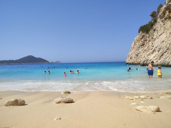 Türkises Paradies zwischen Felsen