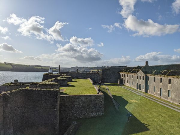 Historische Festung mit Meerblick