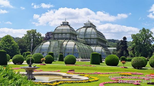 Kaiserliches Picknick im historischen Park